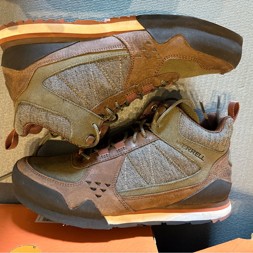 Merrell Burnt Rock Mid Chukka Boots - Dusty Olive